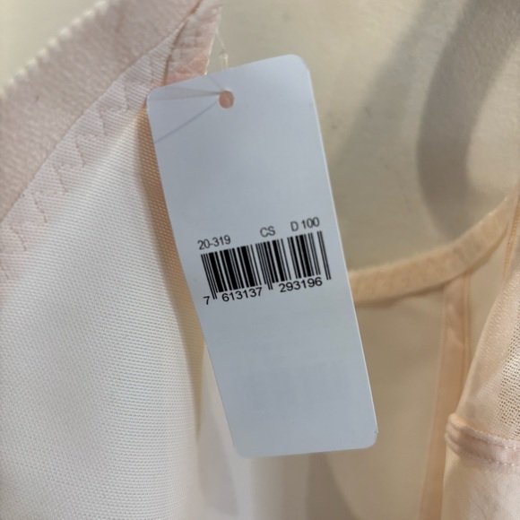 TRIUMPH Sz D100 Cream Lace Bra Underwire Free Double Layes Adjustable NEW - Picture 6 of 7